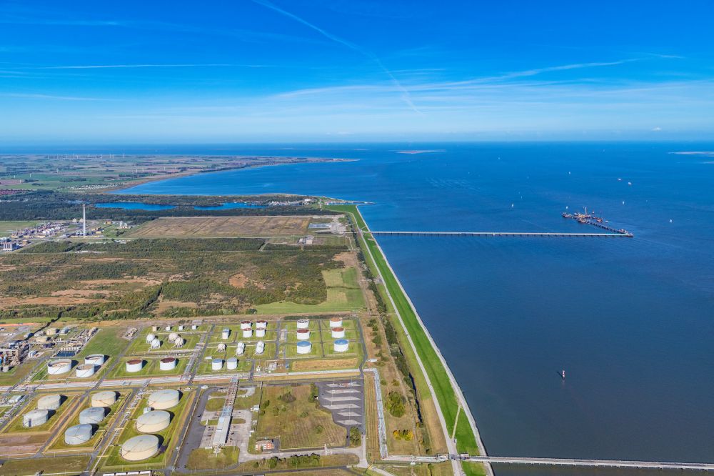 Luftaufnahme Wilhelmshaven - Neubau LNG Flüssiggas Terminal an der Nordsee in Wilhelmshaven im Bundesland Niedersachsen, Deutschland