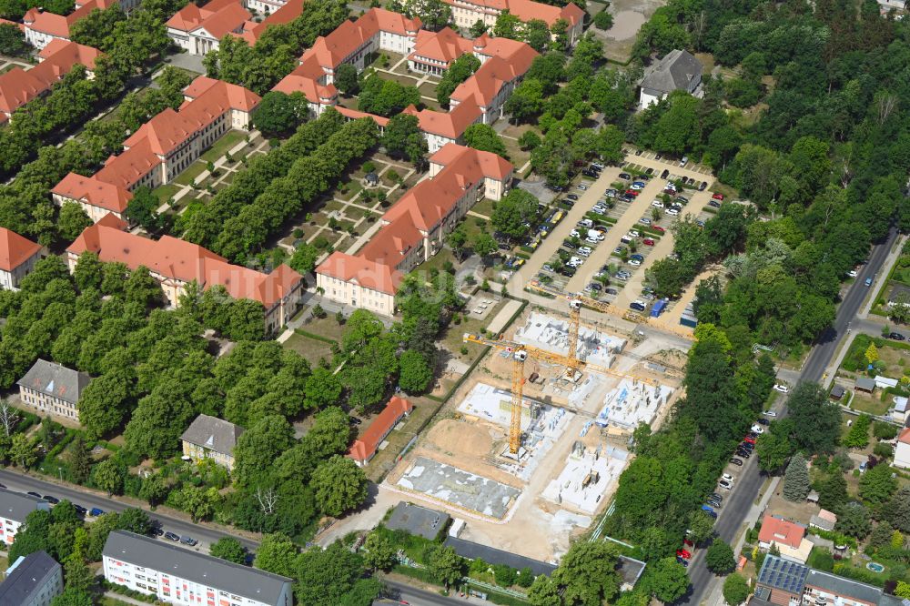 Berlin aus der Vogelperspektive: Neubau einer Mehrfamilienhaus-Wohnanlage in Berlin, Deutschland