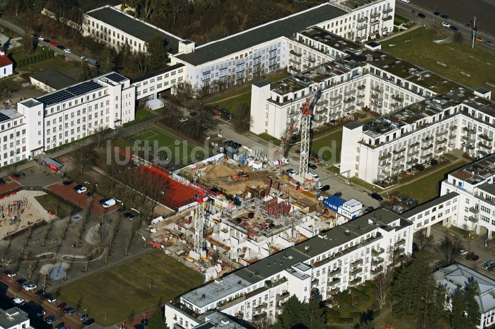 Berlin aus der Vogelperspektive: Neubau einer Mehrfamilienhaus-Wohnanlage an der Billy-Wilder-Promenade in Berlin, Deutschland