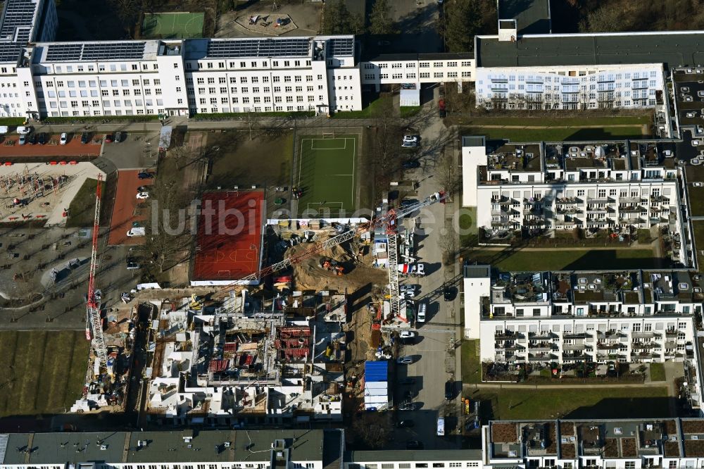 Luftaufnahme Berlin - Neubau einer Mehrfamilienhaus-Wohnanlage an der Billy-Wilder-Promenade in Berlin, Deutschland