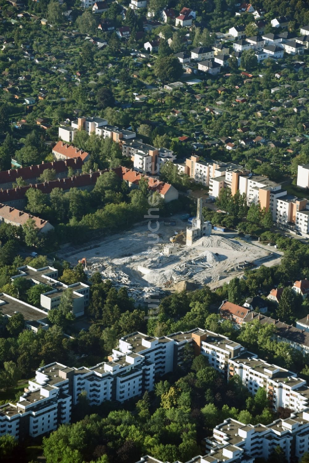 Luftbild Berlin - Neubau einer Mehrfamilienhaus-Wohnanlage Dessauerstraße - Retzowstraße im Ortsteil Lankwitz in Berlin, Deutschland