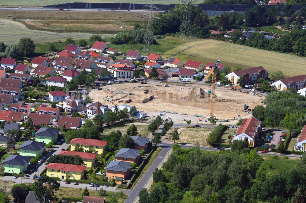 Luftaufnahme Schwanebeck - Neubau einer Mehrfamilienhaus-Wohnanlage Am Eichenring in Schwanebeck im Bundesland Brandenburg, Deutschland
