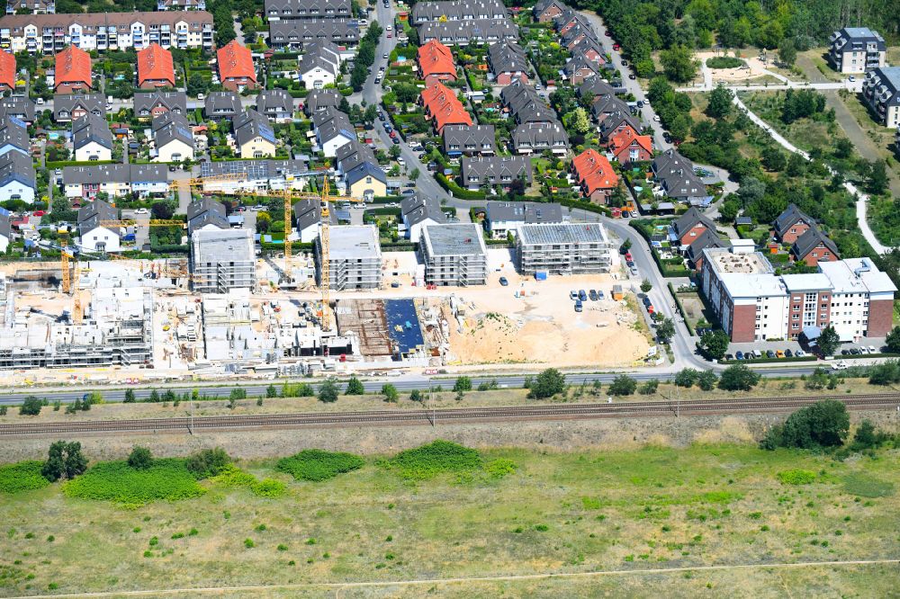 Luftaufnahme Falkensee - Neubau einer Mehrfamilienhaus-Wohnanlage in Falkensee im Bundesland Brandenburg, Deutschland