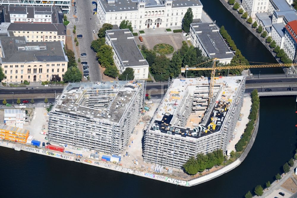 Berlin aus der Vogelperspektive: Neubau einer Mehrfamilienhaus-Wohnanlage am Humboldthafen in Berlin, Deutschland