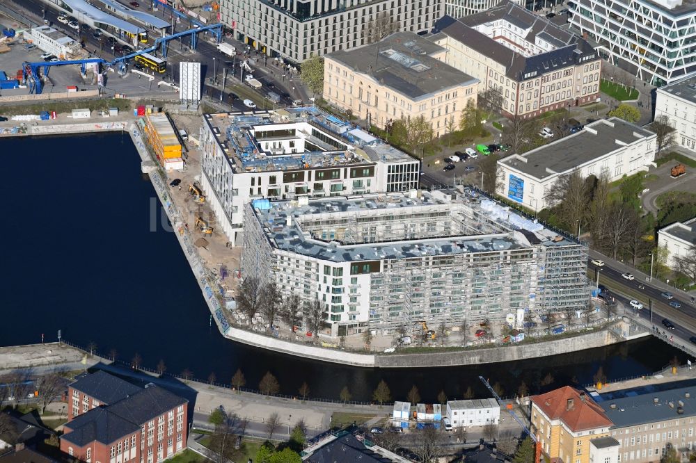 Berlin von oben - Neubau einer Mehrfamilienhaus-Wohnanlage am Humboldthafen in Berlin, Deutschland