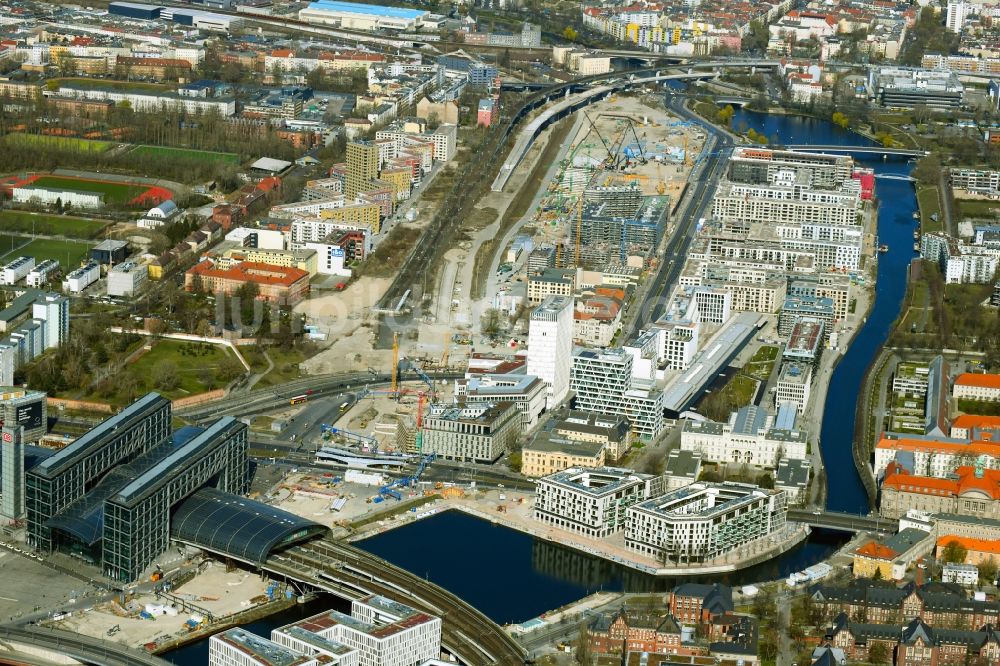 Berlin aus der Vogelperspektive: Neubau einer Mehrfamilienhaus-Wohnanlage am Humboldthafen in Berlin, Deutschland