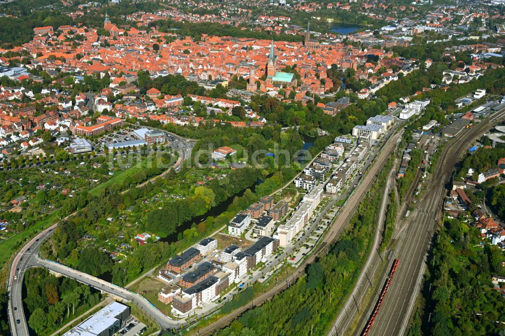 Luftaufnahme Lüneburg - Neubau einer Mehrfamilienhaus-Wohnanlage Ilmenaugarten in Lüneburg im Bundesland Niedersachsen, Deutschland