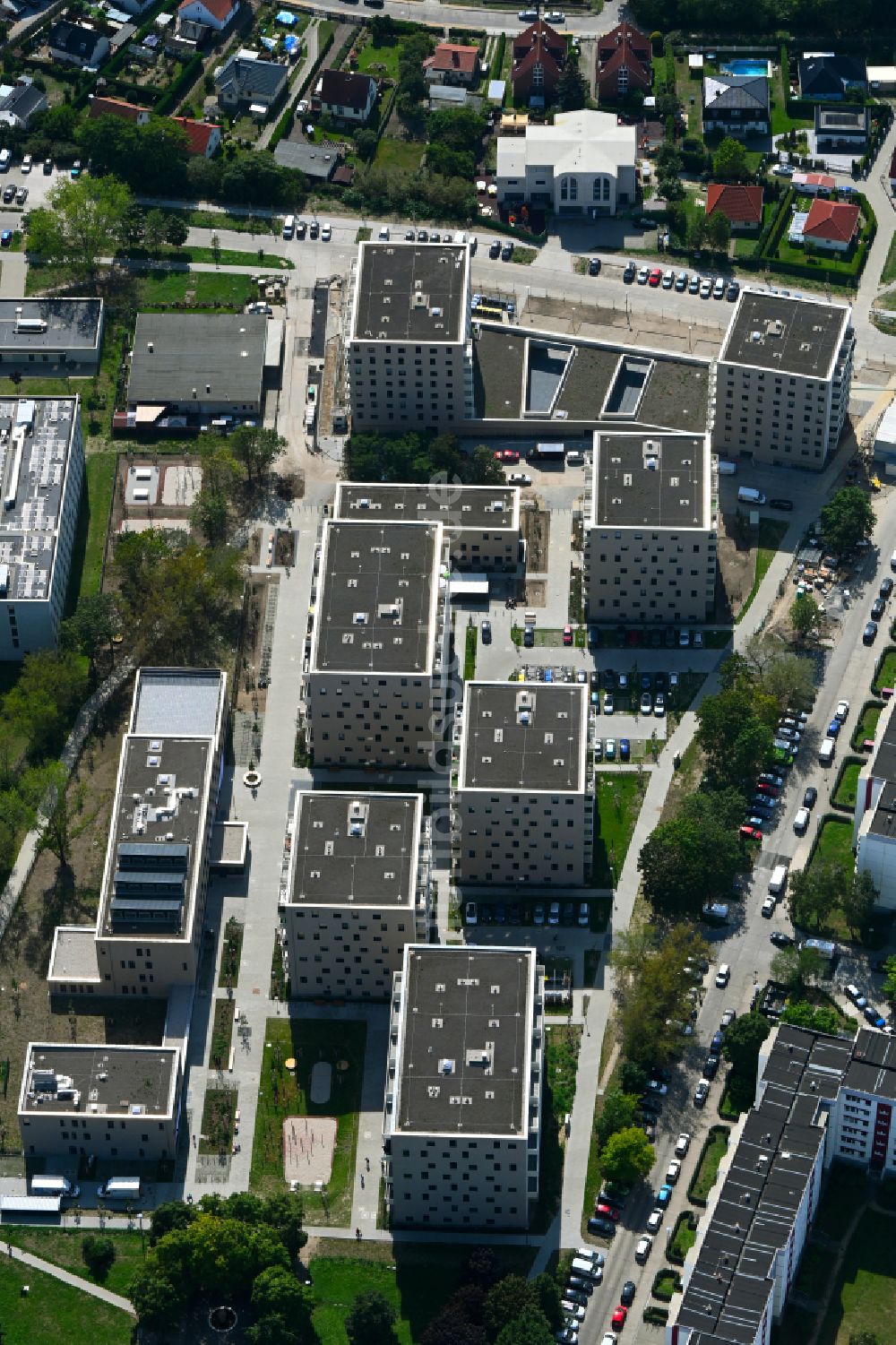 Luftbild Berlin - Neubau einer Mehrfamilienhaus-Wohnanlage an der Karl-Holtz-Straße im Ortsteil Marzahn in Berlin, Deutschland