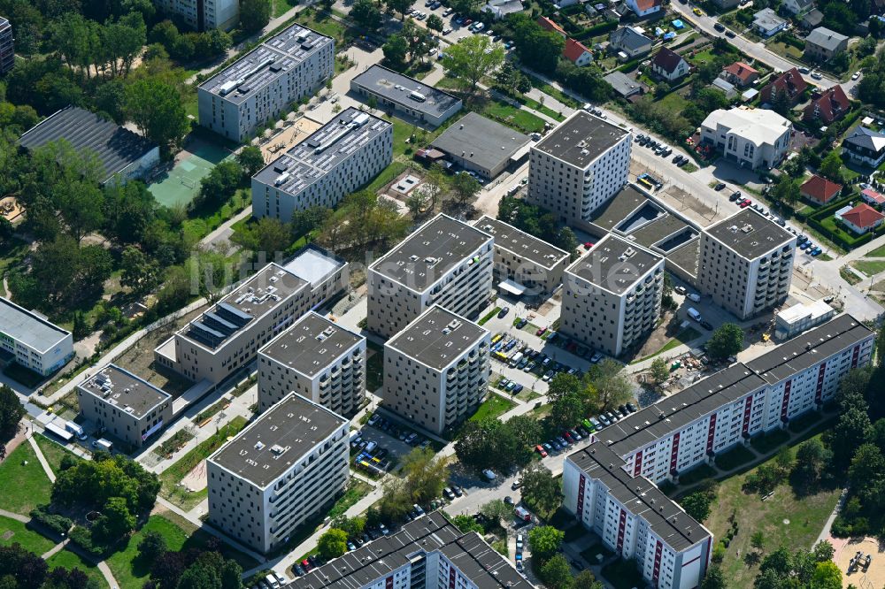 Berlin von oben - Neubau einer Mehrfamilienhaus-Wohnanlage an der Karl-Holtz-Straße im Ortsteil Marzahn in Berlin, Deutschland