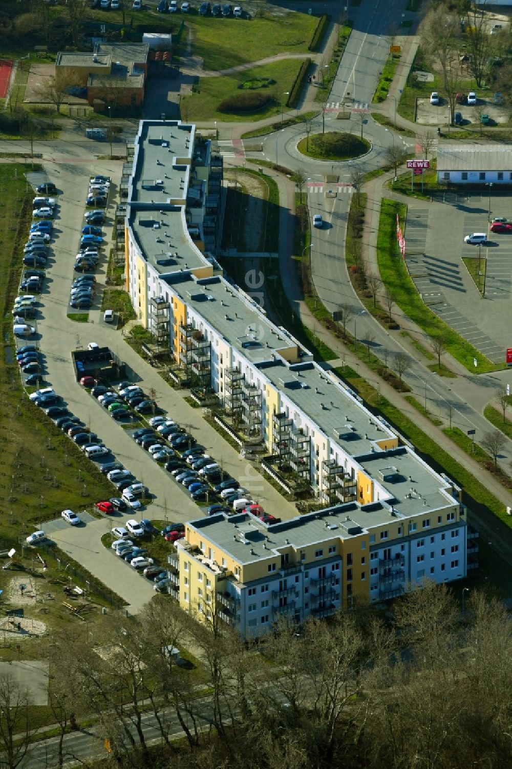 Teltow von oben - Neubau einer Mehrfamilienhaus-Wohnanlage an der Lichterfelder Allee in Teltow im Bundesland Brandenburg, Deutschland