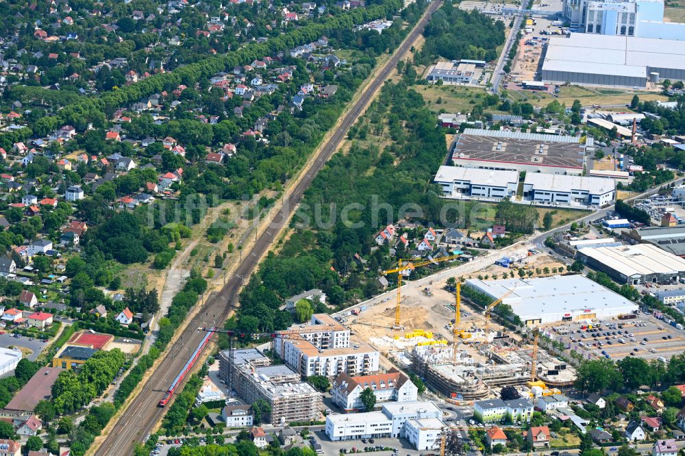 Falkensee von oben - Neubau einer Mehrfamilienhaus-Wohnanlage Merlin-Quartier in Falkensee im Bundesland Brandenburg, Deutschland