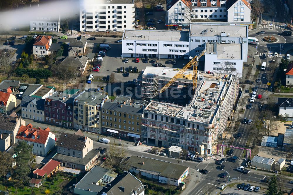 Falkensee von oben - Neubau einer Mehrfamilienhaus-Wohnanlage Merlin-Quartier in Falkensee im Bundesland Brandenburg, Deutschland