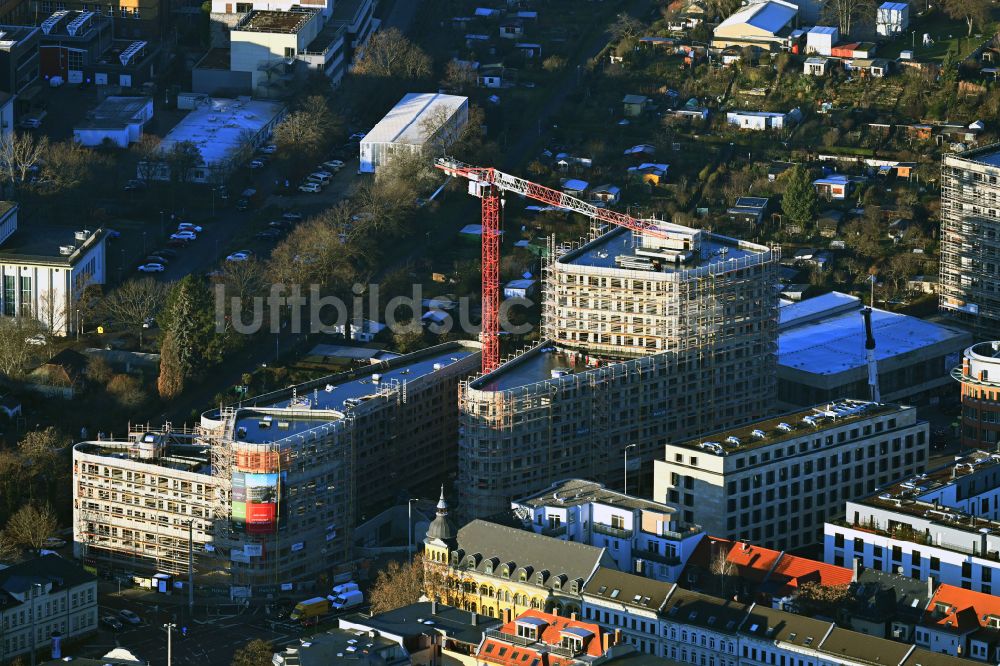 Leipzig von oben - Neubau einer Mehrfamilienhaus-Wohnanlage an der Prager Straße Ecke Johannisallee in Leipzig im Bundesland Sachsen, Deutschland