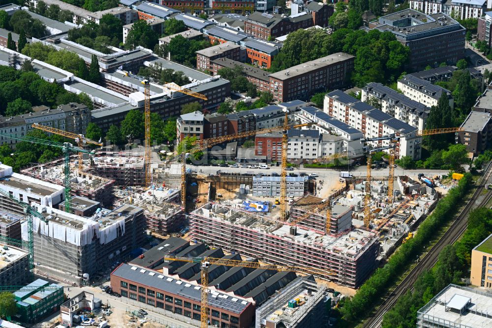Hamburg aus der Vogelperspektive: Neubau einer Mehrfamilienhaus-Wohnanlage QUARTIER AN DER FRIEDENSALLEE in Hamburg, Deutschland