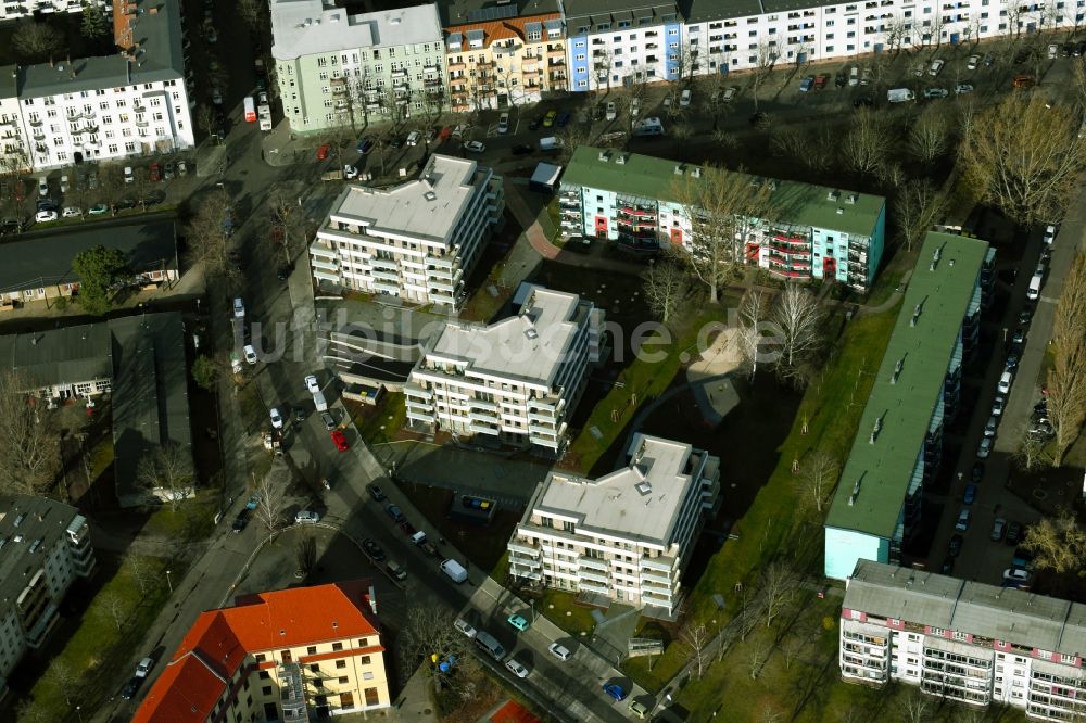 Berlin aus der Vogelperspektive: Neubau einer Mehrfamilienhaus-Wohnanlage an der Rudower Straße im Ortsteil Schöneweide in Berlin, Deutschland