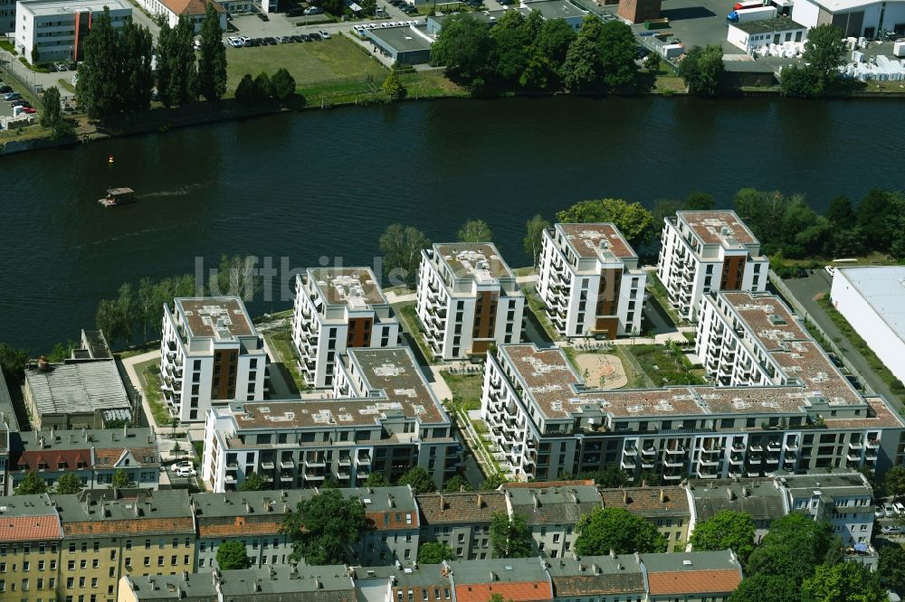 Berlin aus der Vogelperspektive: Neubau einer Mehrfamilienhaus-Wohnanlage an der Spree im Stadtteil Schöneweide in Berlin