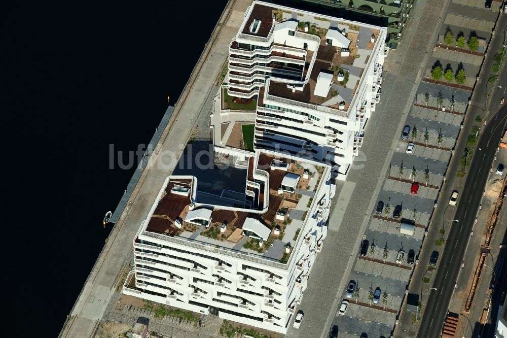 Luftbild Berlin - Neubau einer Mehrfamilienhaus-Wohnanlage WAVE WATERSIDE LIVING BERLIN im Ortsteil Friedrichshain in Berlin, Deutschland