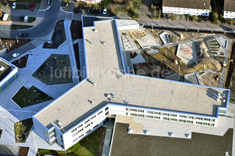 Hönow von oben - Neubau OTZ Ortsteilzentrum in Hönow im Bundesland Brandenburg, Deutschland