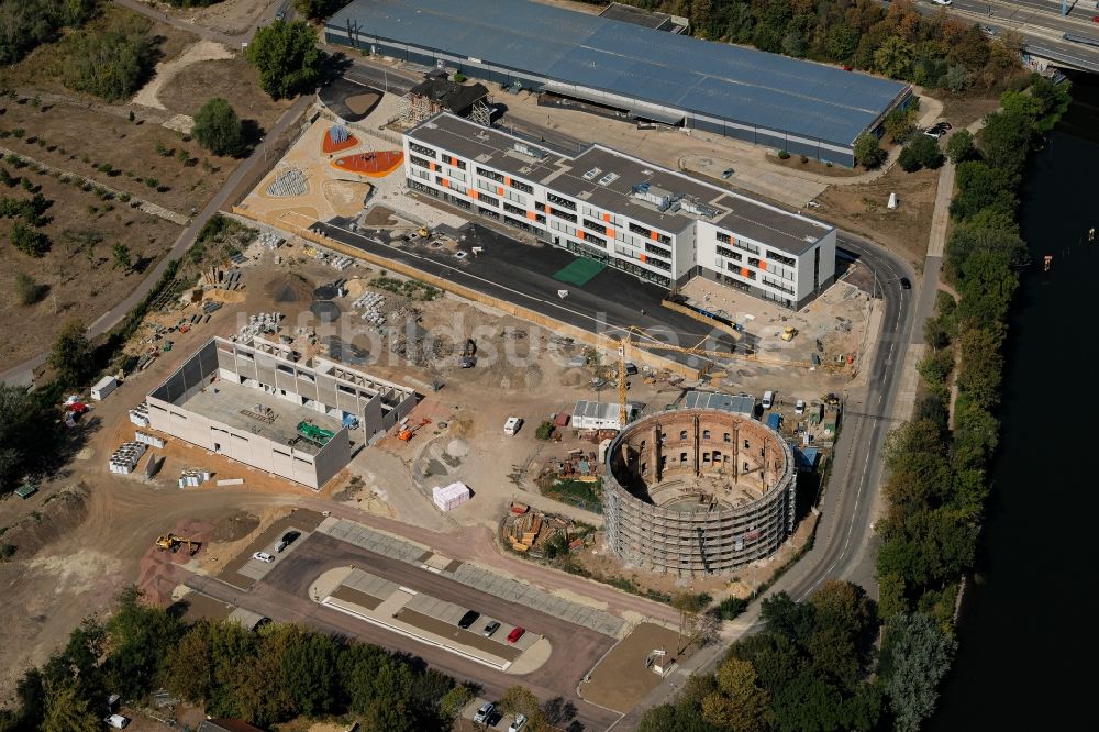 Luftaufnahme Halle (Saale) - Neubau des Planetarium- Gebäude im alten Gasometer in Halle (Saale) im Bundesland Sachsen-Anhalt, Deutschland