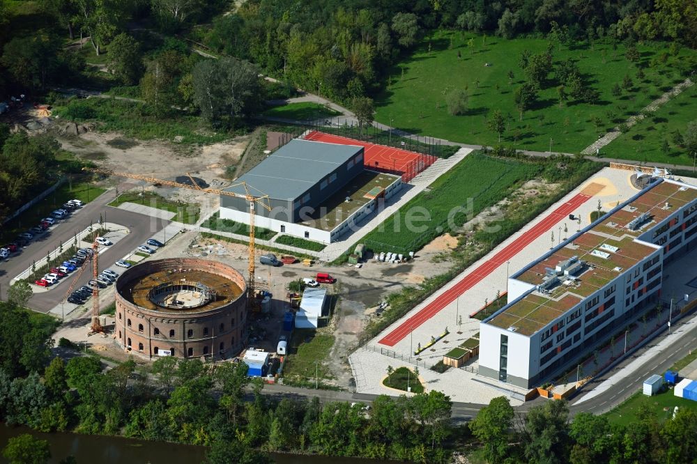 Luftbild Halle (Saale) - Neubau des Planetarium- Gebäude im alten Gasometer in Halle (Saale) im Bundesland Sachsen-Anhalt, Deutschland