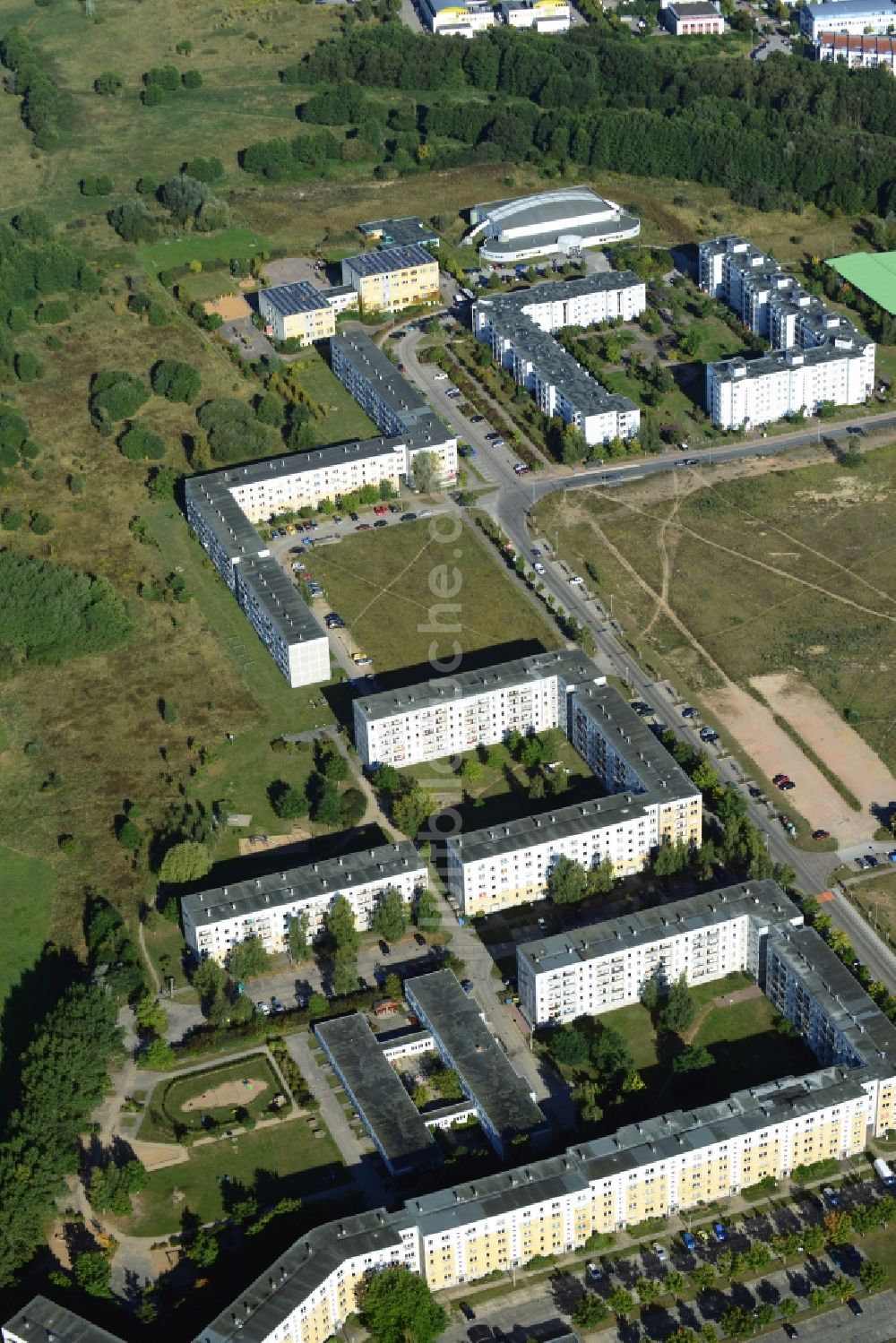 Schwerin von oben - Neubau- Plattenbau- Wohngebiet Krebsförden in Schwerin im Bundesland Mecklenburg-Vorpommern