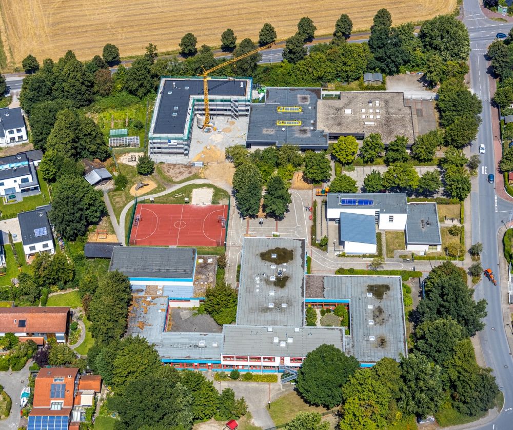 Soest von oben - Neubau des Schulgebäudes an der Bodelschwinghschule und der Jacob-Grimm-Schule in Soest im Bundesland Nordrhein-Westfalen, Deutschland