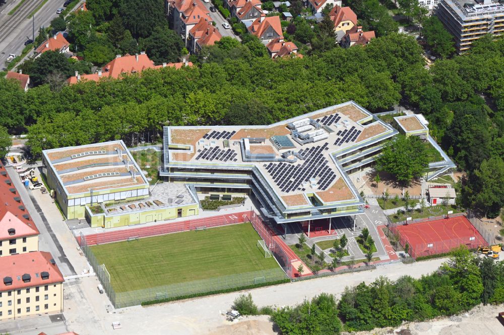 Luftbild München - Neubau des Schulgebäudes im Kreativquartier in München im Bundesland Bayern, Deutschland