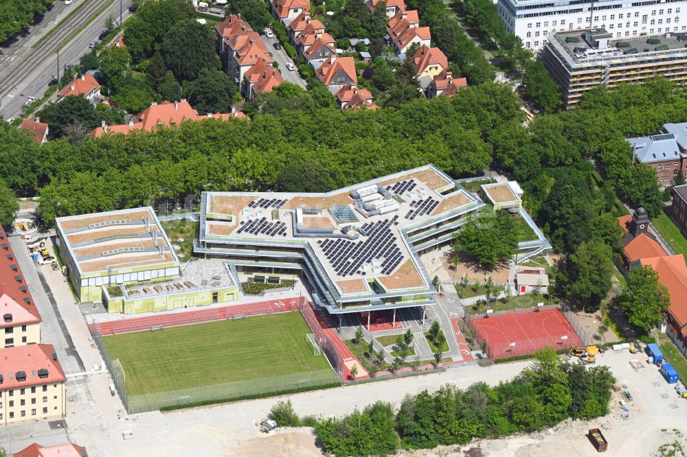 Luftaufnahme München - Neubau des Schulgebäudes im Kreativquartier in München im Bundesland Bayern, Deutschland