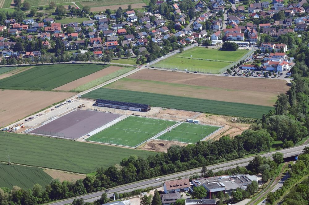 Binzen aus der Vogelperspektive: Neubau der Sportplatzanlagen in Binzen im Bundesland Baden-Württemberg, Deutschland