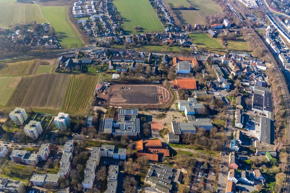 Bochum von oben - Neubau der Sportplatzanlagen mit Sanierungsarbeiten am Paßweg im Ortsteil Westenfeld in Bochum im Bundesland Nordrhein-Westfalen, Deutschland
