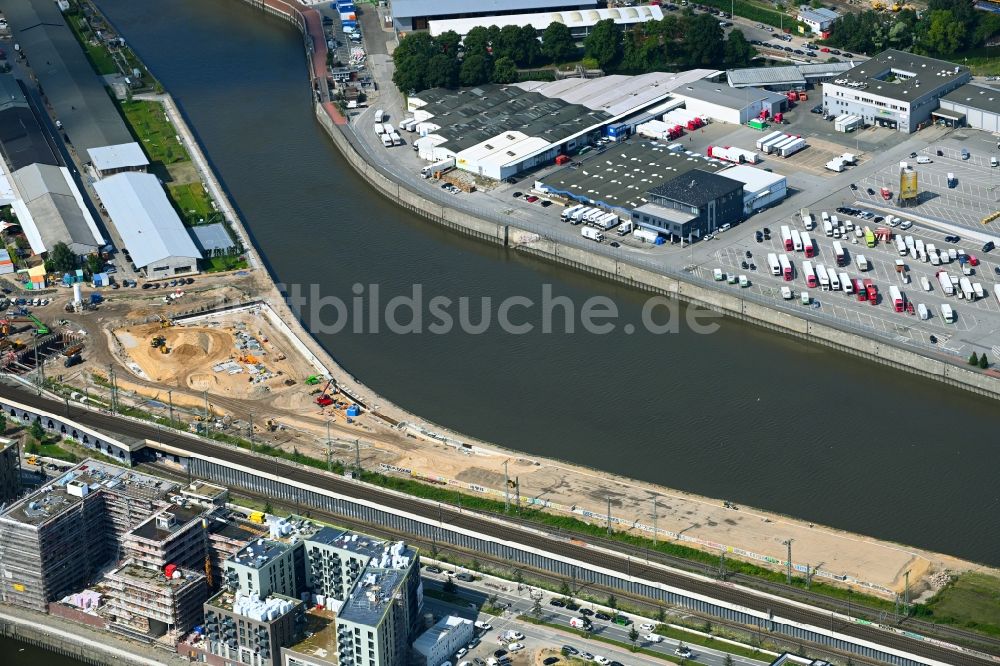 Luftaufnahme Hamburg - Neubau der Sportplatzanlagen des Sportplatz der HafenCity im Oberhafen in Hamburg, Deutschland