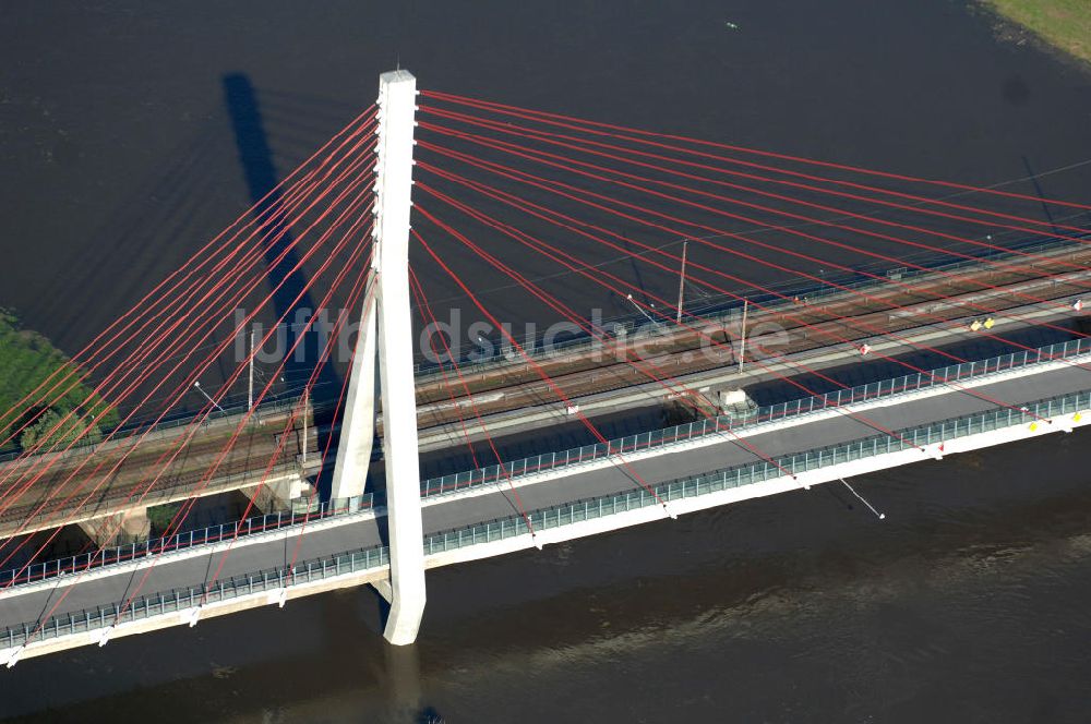 NIEDERWARTHA aus der Vogelperspektive: Neubau der Straßenbrücke Niederwartha über die Elbe
