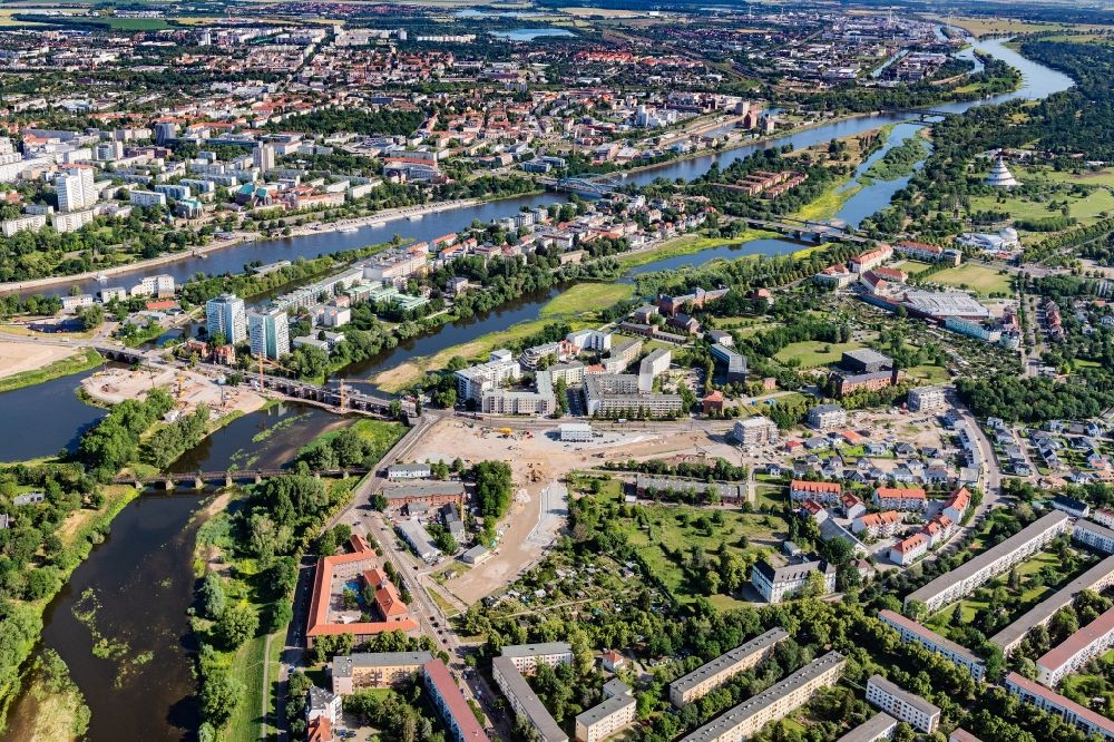 Luftaufnahme Magdeburg - Neubau der Straßenbrücken- Trasse Ersatzneubau Strombrückenzug in Magdeburg im Bundesland Sachsen-Anhalt, Deutschland