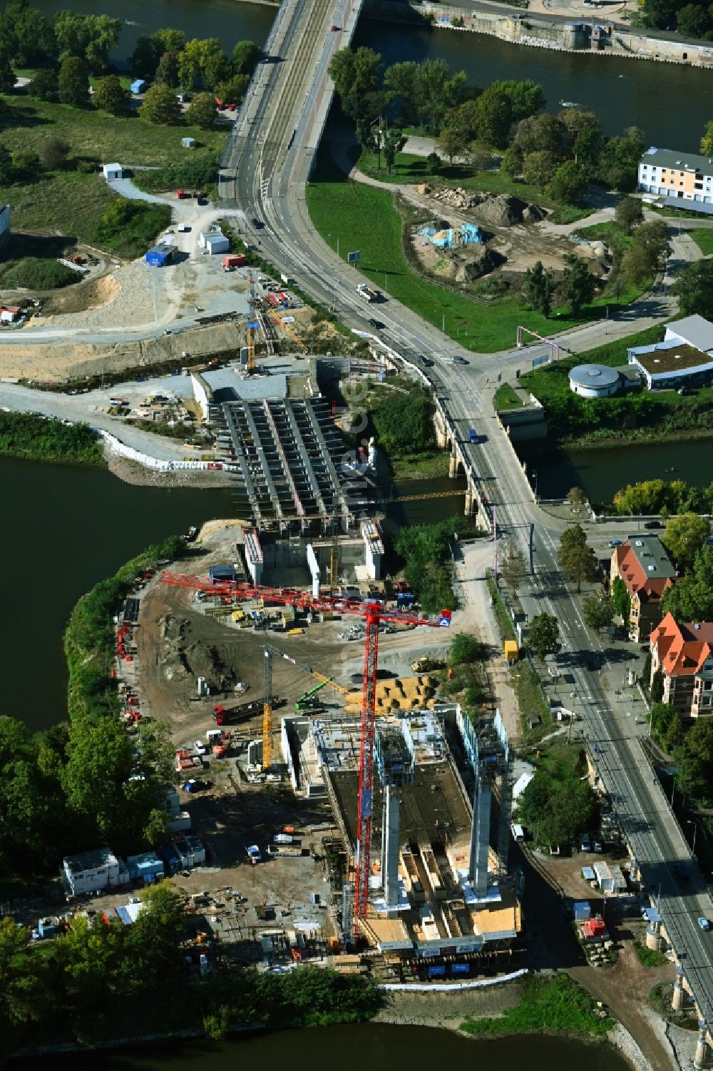 Luftbild Magdeburg - Neubau der Straßenbrücken- Trasse Ersatzneubau Strombrückenzug in Magdeburg im Bundesland Sachsen-Anhalt, Deutschland