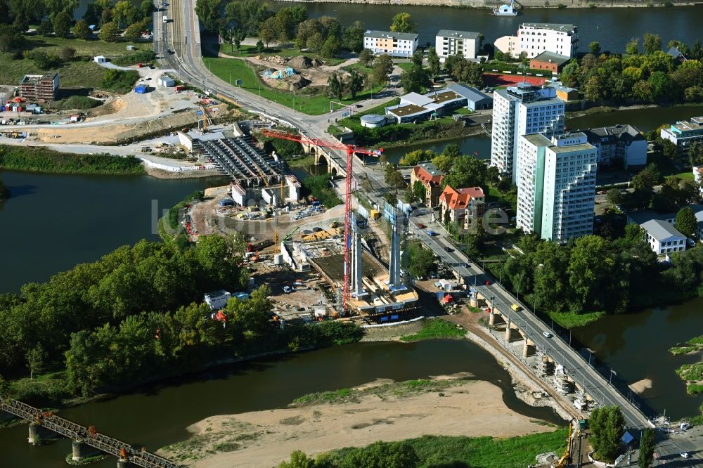 Magdeburg aus der Vogelperspektive: Neubau der Straßenbrücken- Trasse Ersatzneubau Strombrückenzug in Magdeburg im Bundesland Sachsen-Anhalt, Deutschland