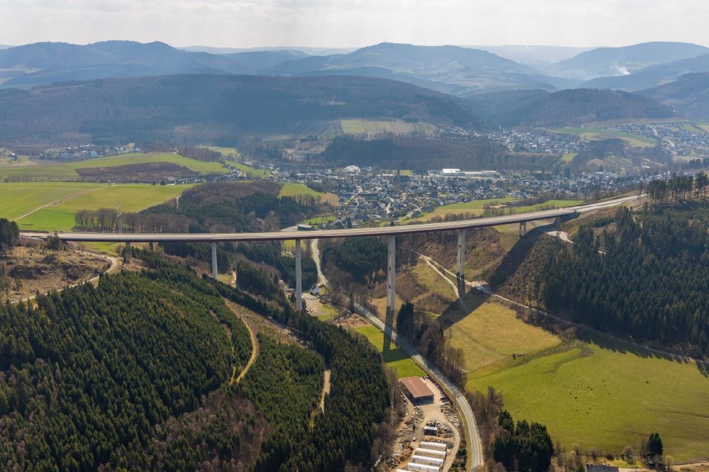 Luftbild Bestwig - Neubau der Talbrücke Nuttlar der BAB A46 bei Bestwig in Nordrhein-Westfalen