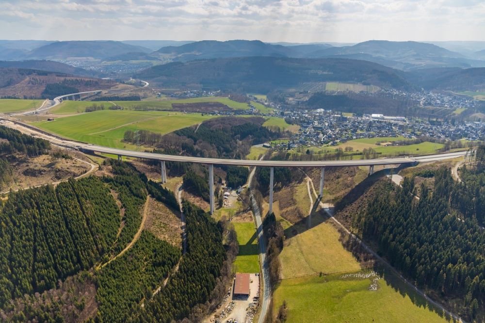 Luftaufnahme Bestwig - Neubau der Talbrücke Nuttlar der BAB A46 bei Bestwig in Nordrhein-Westfalen