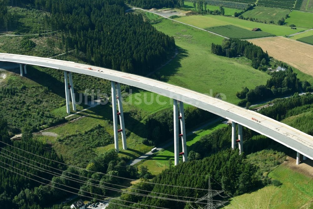 Luftbild Bestwig - Neubau der Talbrücke Nuttlar der BAB Bundesautobahn A46 bei Bestwig in Nordrhein-Westfalen
