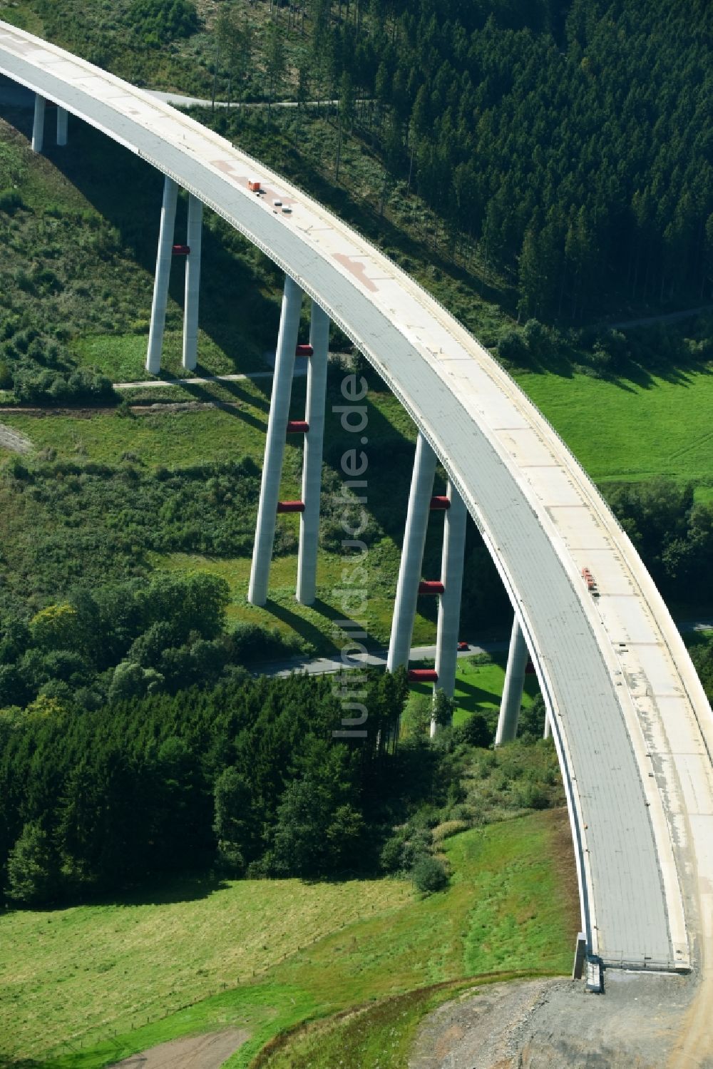Bestwig aus der Vogelperspektive: Neubau der Talbrücke Nuttlar der BAB Bundesautobahn A46 bei Bestwig in Nordrhein-Westfalen