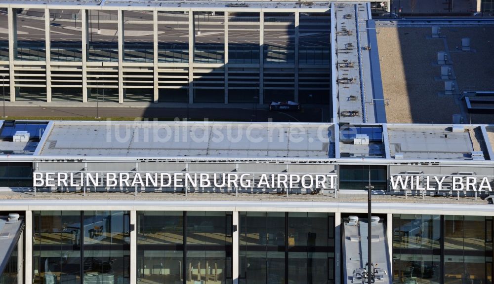 Luftaufnahme Schönefeld - Neubau- Terminal- Gelände des neuen Flughafens BER / BBI BERLIN BRANDENBURG AIRPORT Willi Brandt in Schönefeld im Bundesland Brandenburg