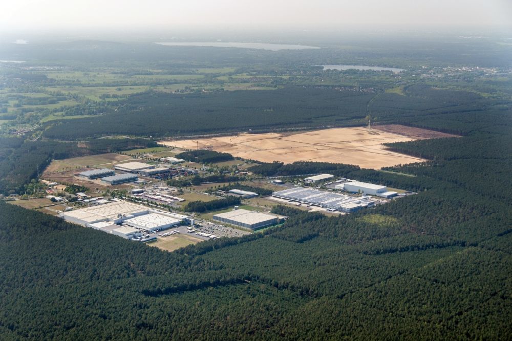 Luftaufnahme Grünheide (Mark) - Neubau der Tesla Gigafactory 4 im Ortsteil Freienbrink in Grünheide (Mark) im Bundesland Brandenburg, Deutschland