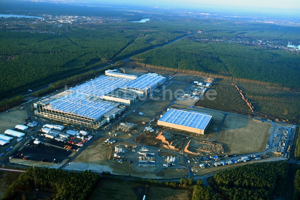 Grünheide (Mark) aus der Vogelperspektive: Neubau der Tesla Gigafactory 4 im Ortsteil Freienbrink in Grünheide (Mark) im Bundesland Brandenburg, Deutschland