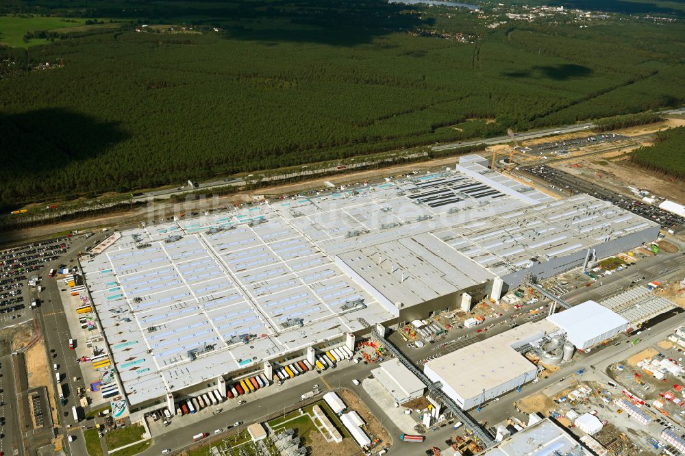 Luftaufnahme Grünheide (Mark) - Neubau der Tesla Gigafactory 4 im Ortsteil Freienbrink in Grünheide (Mark) im Bundesland Brandenburg, Deutschland