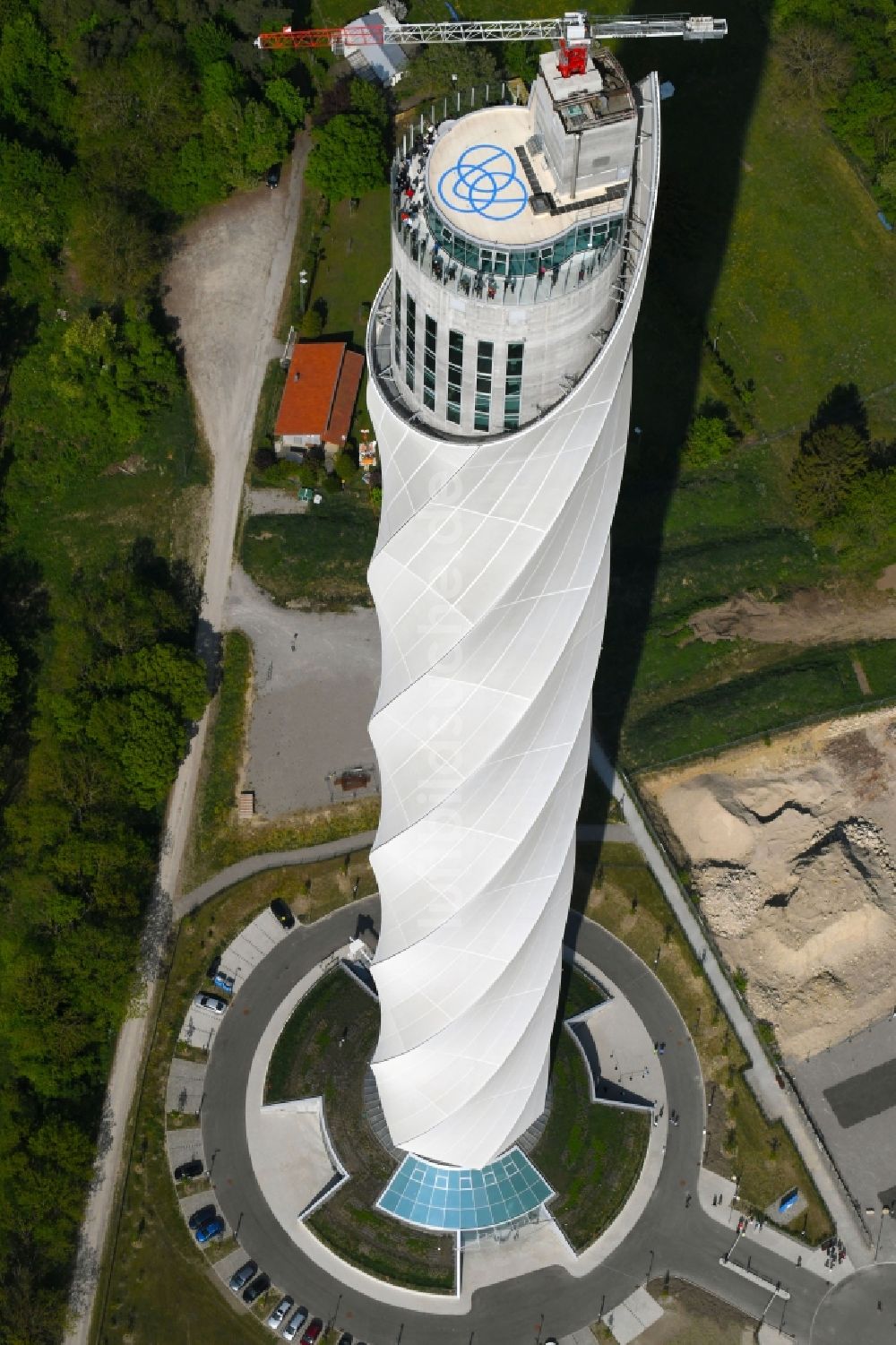 Rottweil von oben - Neubau des ThyssenKrupp Aufzugstestturm in Rottweil im Bundesland Baden-Württemberg