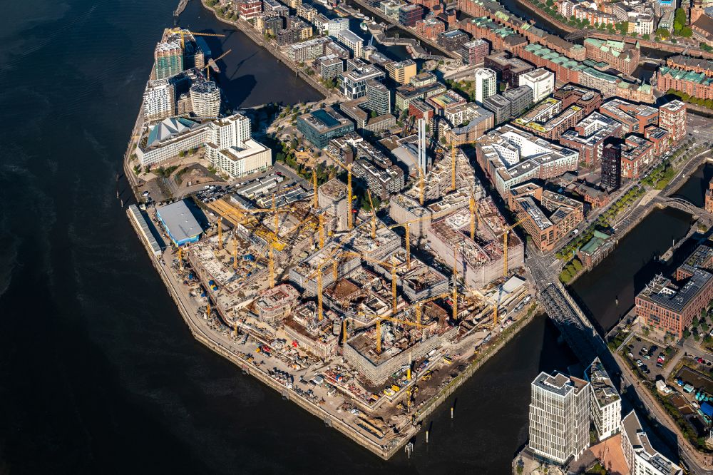 Hamburg von oben - Neubau Überseequartier am Chicagokai in der Hafencity in Hamburg, Deutschland