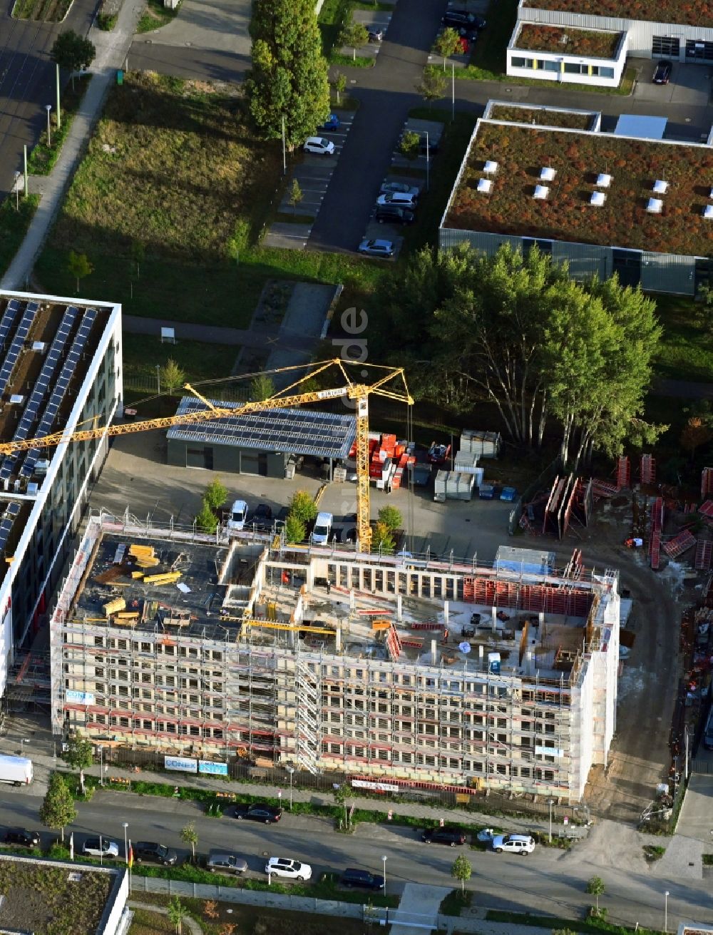 Berlin von oben - Neubau des Unternehmens-Verwaltungsgebäude der BAUER Elektroanlagen Holding GmbH in Berlin, Deutschland