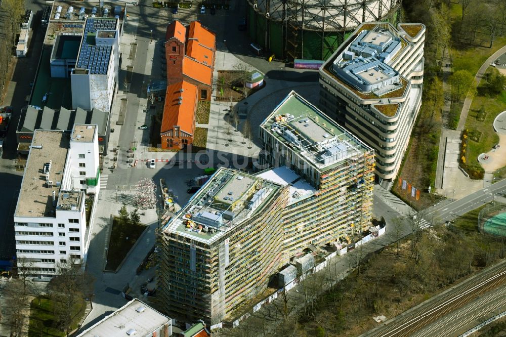 Luftbild Berlin - Neubau des Unternehmens- Verwaltungsgebäude der GASAG auf dem EUREF-Campus im Ortsteil Schöneberg in Berlin, Deutschland