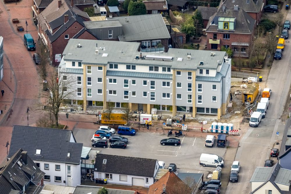 Luftbild Kirchhellen - Neubau Wohn- und Geschäftshaus der Kirchhellener Arkaden an der Schulstraße in Kirchhellen im Bundesland Nordrhein-Westfalen, Deutschland