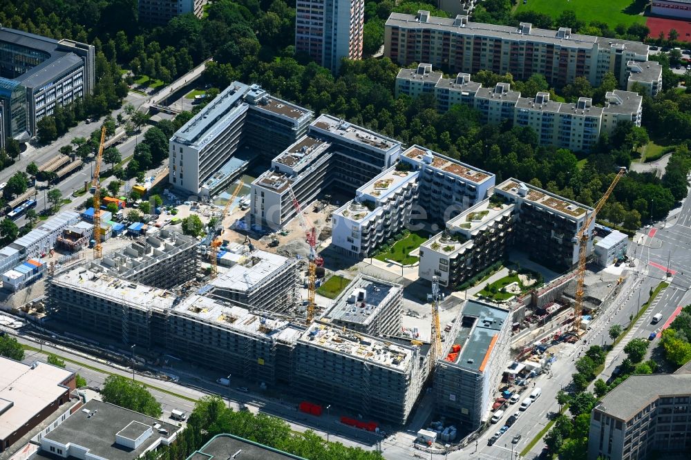 Luftaufnahme München - Neubau Wohn- und Geschäftshaus Viertel des Perlach Plaza an der Thomas-Dehler-Straße in München im Bundesland Bayern, Deutschland