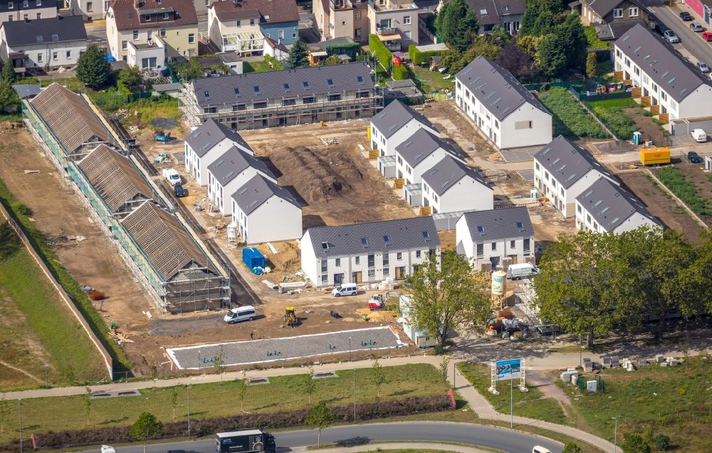 Luftbild Gelsenkirchen - Neubau- Wohngebiet einer Reihenhaus- Siedlung im Ortsteil Bulmke-Hüllen in Gelsenkirchen im Bundesland Nordrhein-Westfalen, Deutschland
